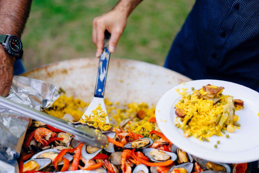 Ausgewähltes Bild für den Blogbeitrag mit dem Titel „Die 5 besten Paella-Kochkurse in Barcelona“